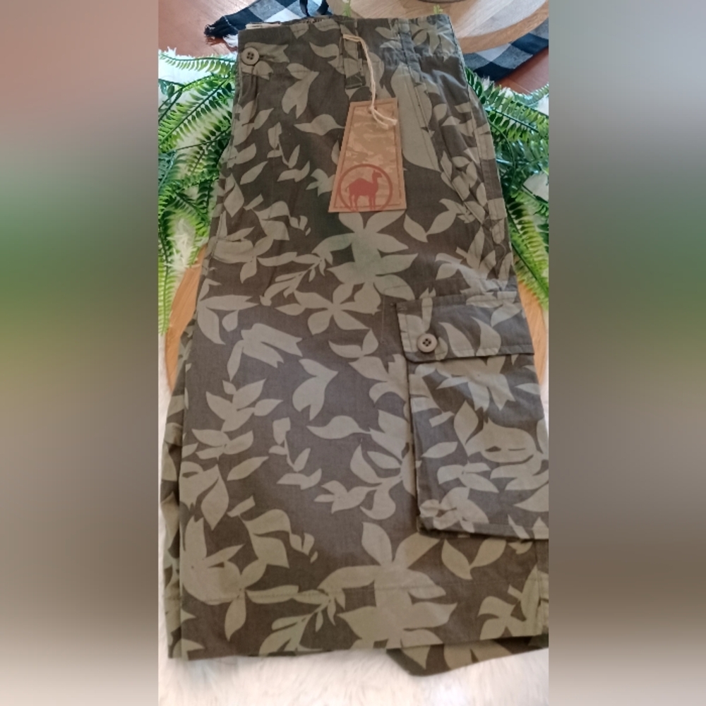 NWT Red Camel Camouflage Cargo Shorts Sz 34 #0223